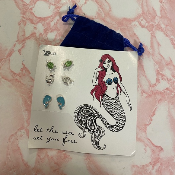 FREE GIFT - Surgical steel ocean animal earrings - Picture 2 of 4